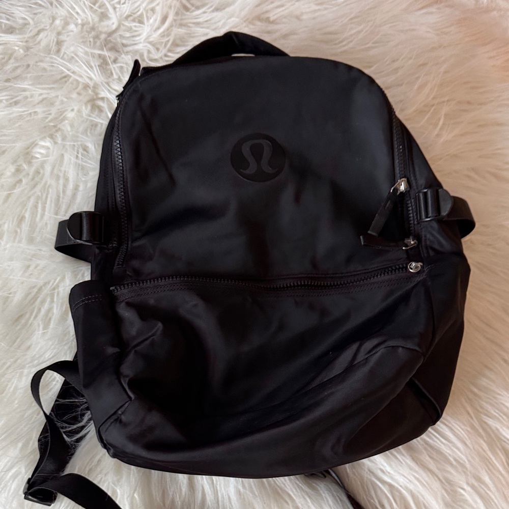 New Crew Backpack 22L - Picture 2 of 8